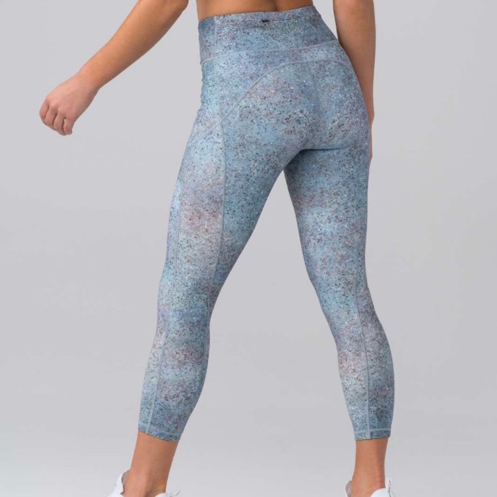 NWOT Lululemon Final Lap Crop Size 6